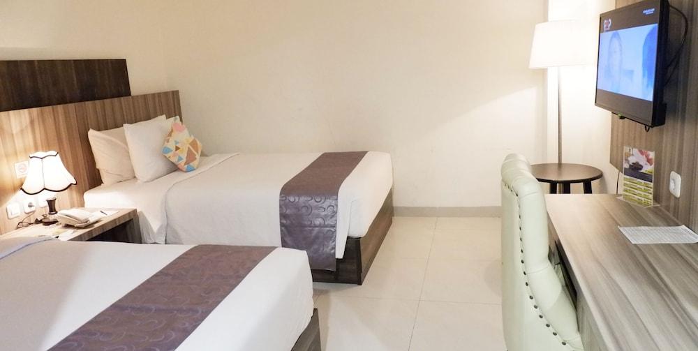 Vega Prime Hotel & Convention Sorong Exterior foto