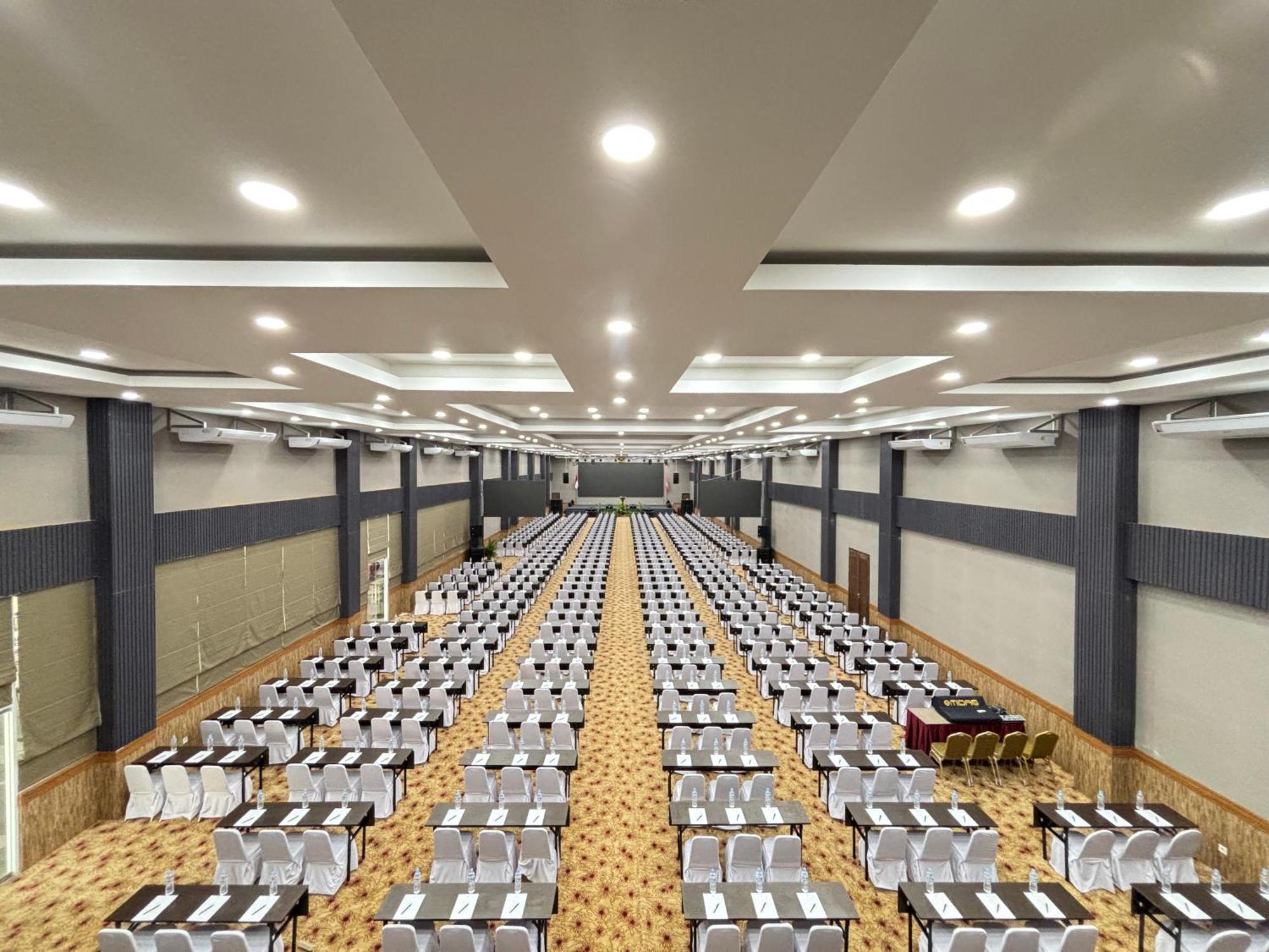 Vega Prime Hotel & Convention Sorong Exterior foto