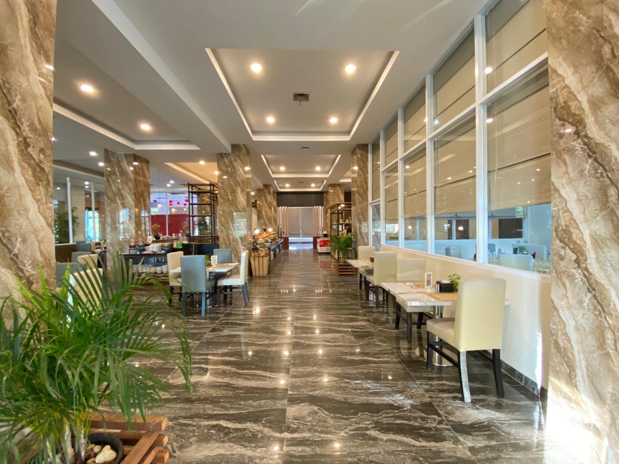 Vega Prime Hotel & Convention Sorong Exterior foto